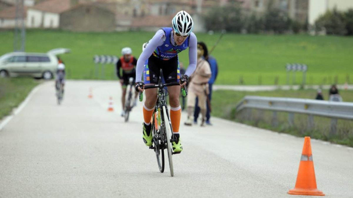 El Duatlón de Numancia se hizo todavía más exigente por las condiciones meteorológicas.-Diego Mayor