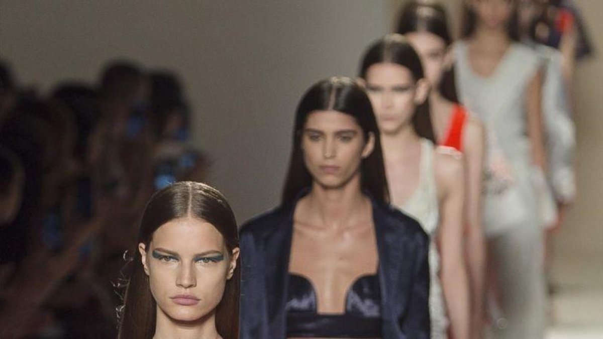 Modelos en el último desfile de Victoria Beckhman en Nueva York, en septiembre del año pasado.-AP / ANDRES KUDACKI
