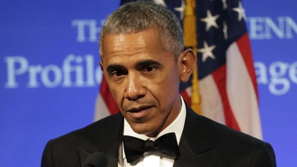 Obama se dirige a la audiencia durante la ceremonia en Boston, el 7 de mayo.-AP / STEVEN SENNE