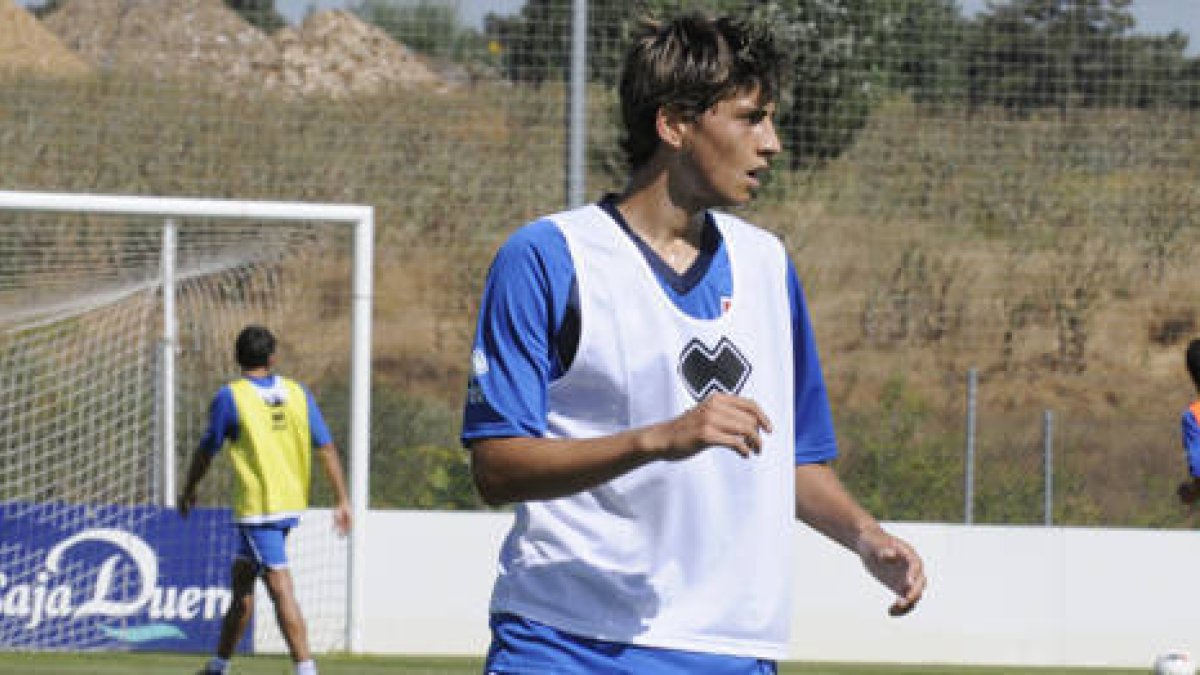 Héctor Ladero es uno más de la plantilla numantina. / V. Guisande-