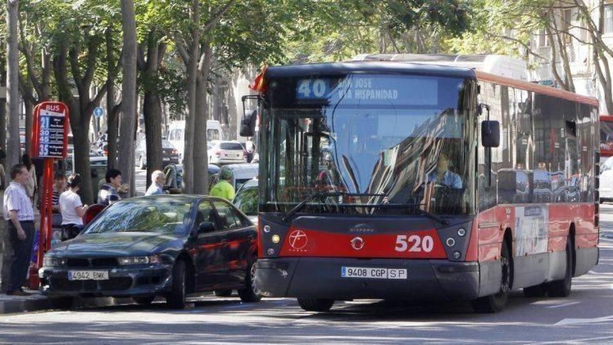 Autobús de Tuzsa.-EL PERIÓDICO / ARCHIVO
