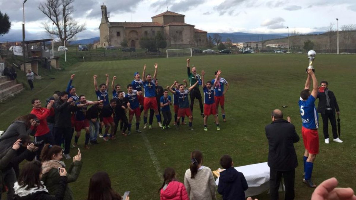 La plantilla del Abejar celebra el título de Liga Provincial.-