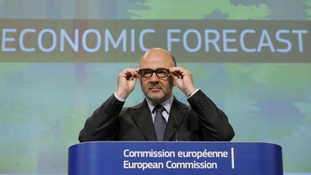 El comisario europeo de Asuntos Economicos y Financieros, Pierre Moscovici, en una foto de archivo.-OLIVIER HOSLET