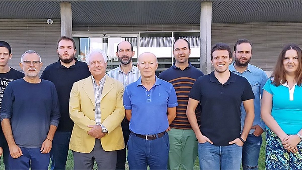 Miembros del grupo de investigación en el campus de la Universidad de Valladolid. EL MUNDO