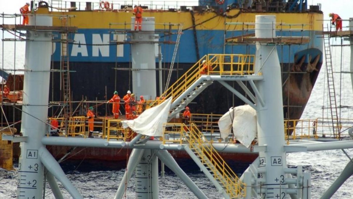 Construcción de la plataforma marina del proyecto Castor, en el año 2010, junto a la costa de Vinaròs (Castellón).-JAVIER FLORES