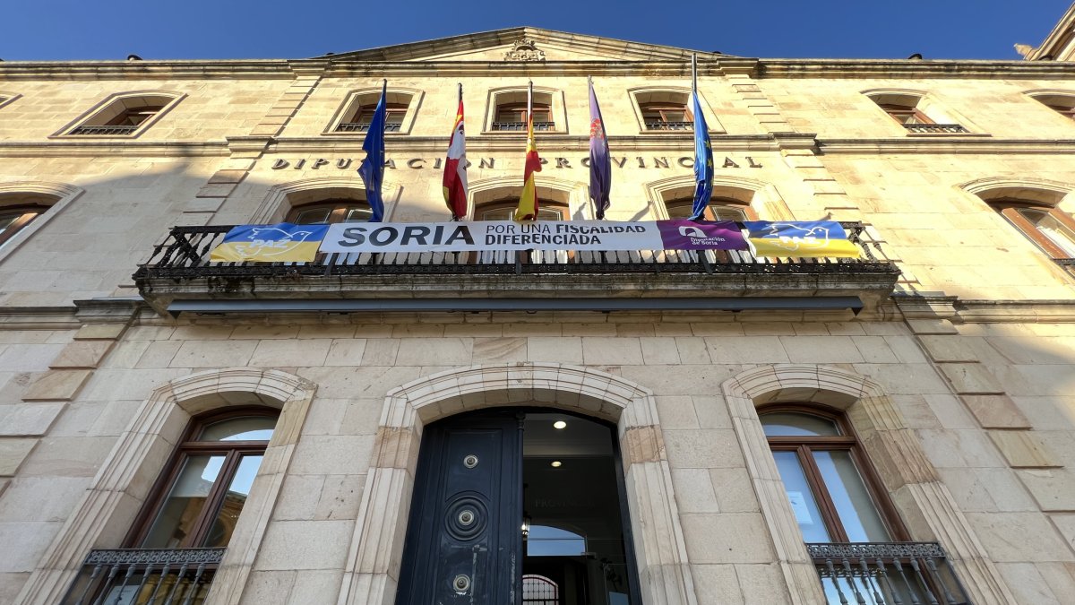 Entrada de la Diputación de Soria.- HDS