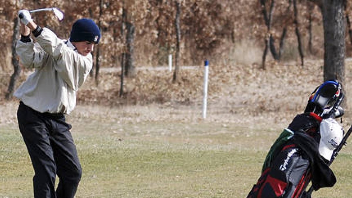 Daniel Berná en uno de sus golpes. / C.G. Soria-