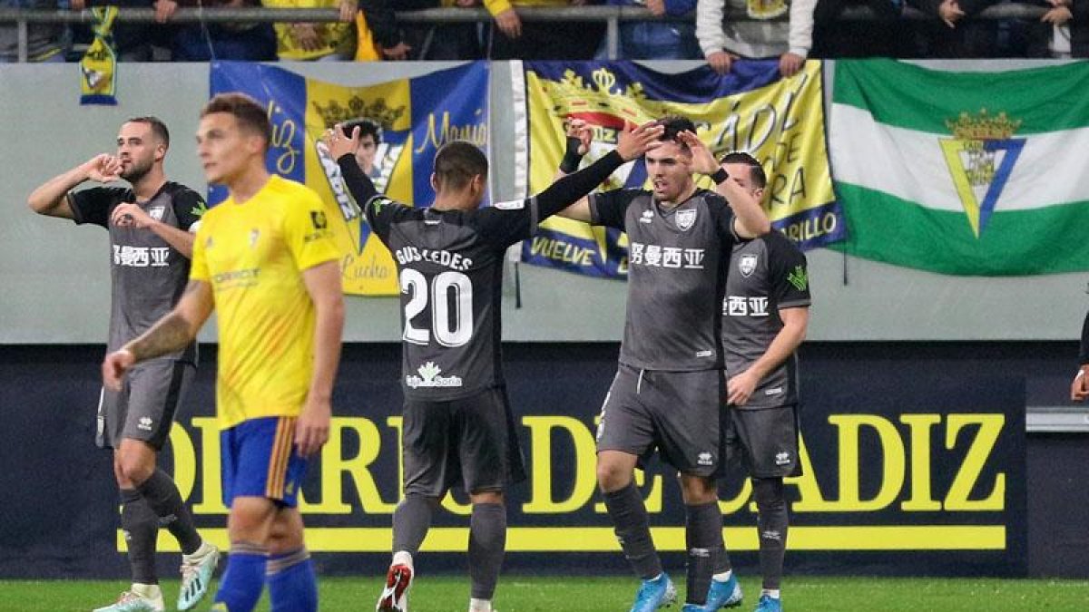 El Numancia fue un vendaval en la segunda parte del partido ante el Cádiz en el Carranza.-Área 11