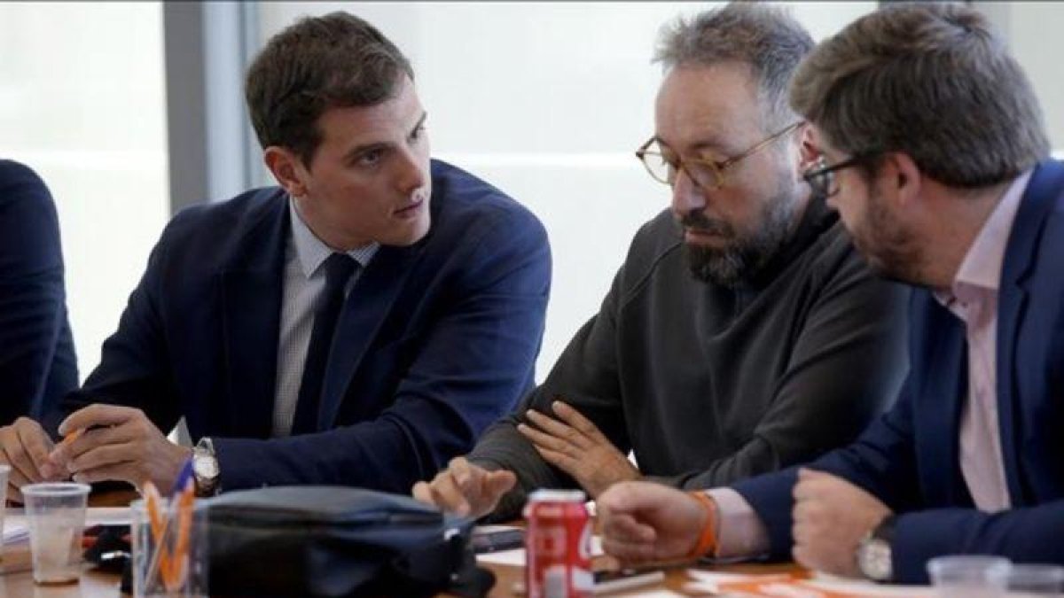 Albert Rivera, Juan Carlos Girauta y Fernando de Páramo, en una reunión de la ejecutiva de Ciudadanos.-JOSÉ LUIS ROCA