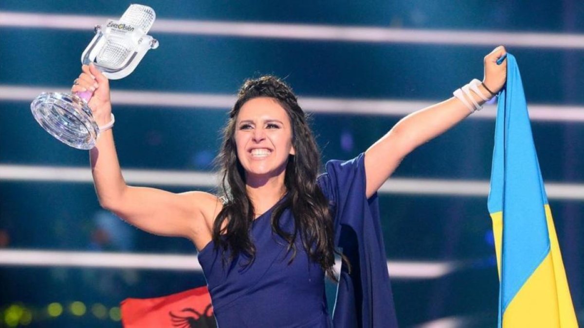 La ucraniana Jamala celebra su triunfo en Eurovisión 2016.-AFP / JONATHAN NACKSTRAND