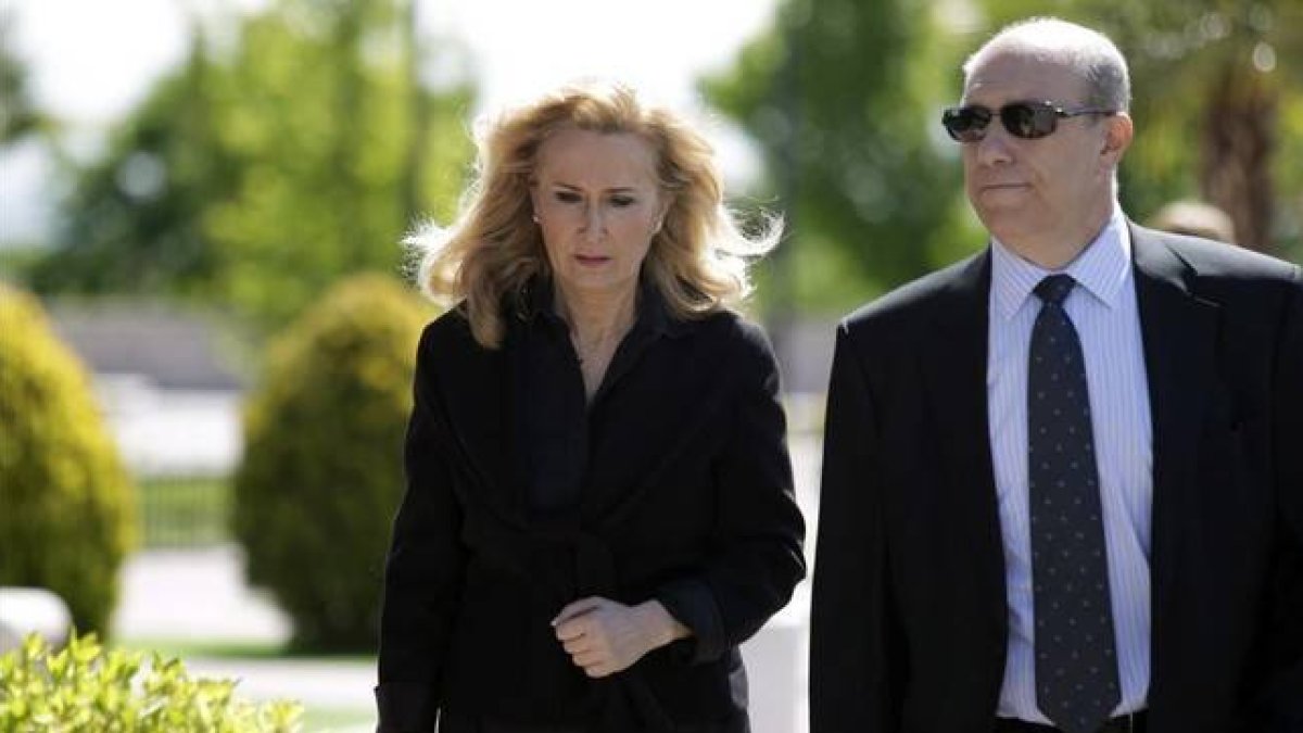 Nieves Herrero visita el tanatorio de La Paz para despedirse de Jesús Hermida.-Foto:   EFE / VÍCTOR LERENA