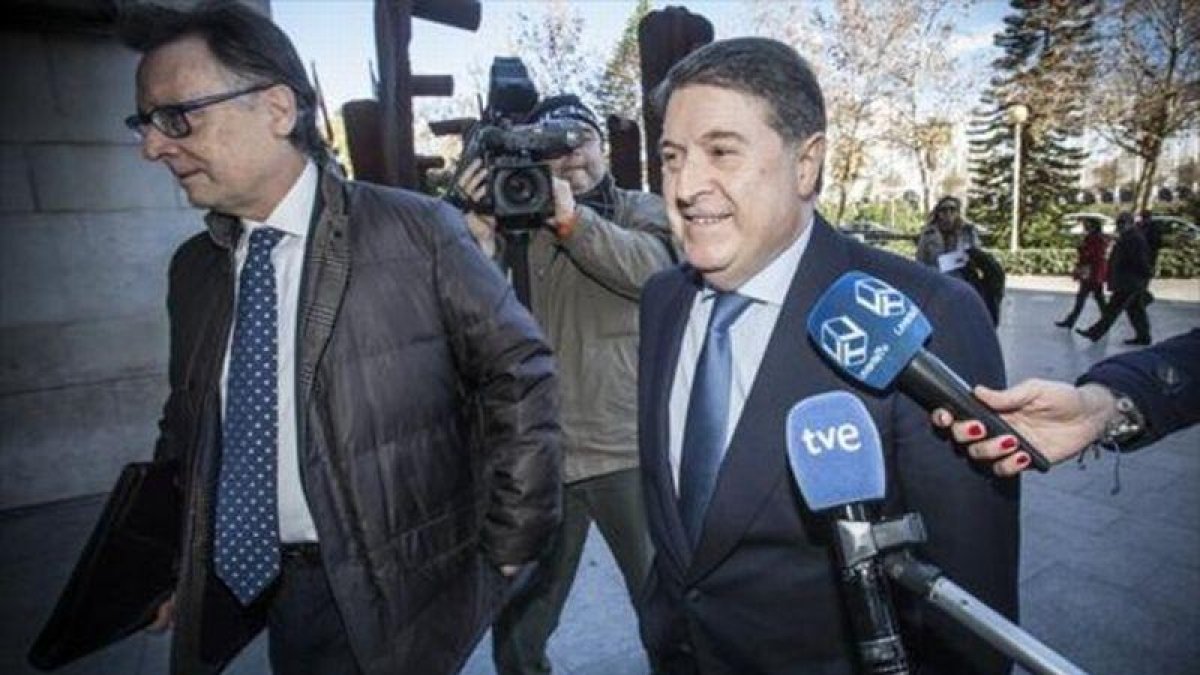 Olivas el pasado mes de junio cuado iba a declarar en Valencia.-MIGUEL LORENZO