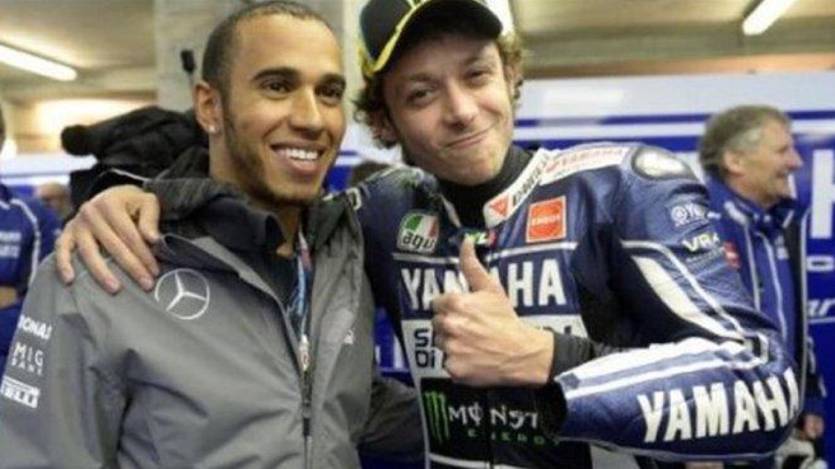 Nada se sabe del encuentro, del duelo, entre Lewis Hamilton y Valentino Rossi, vivido, el pasado lunes, en Cheste (Valencia).-EL PERIÓDICO