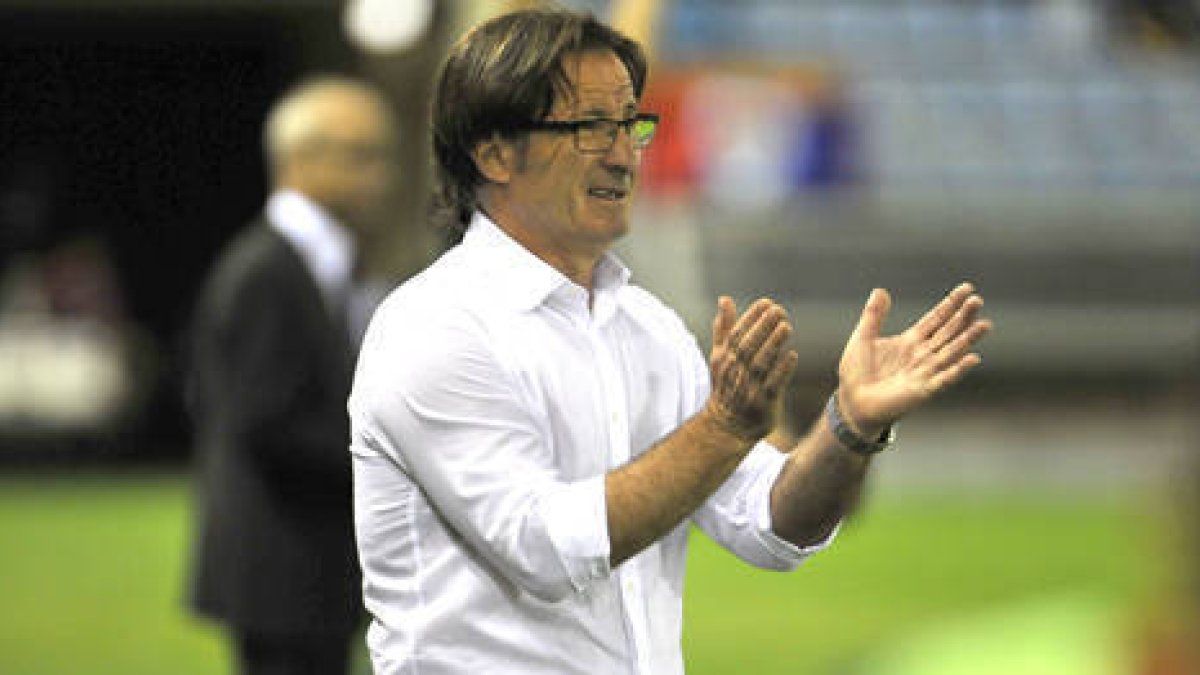 El futuro de Anquela en el banquillo del Numancia sigue estando en el aire. / Diego Mayor-