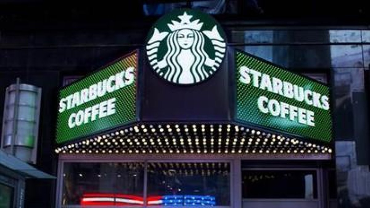 Imagen de un Starbucks de Nueva York.-AP / MARK LENNIHAN