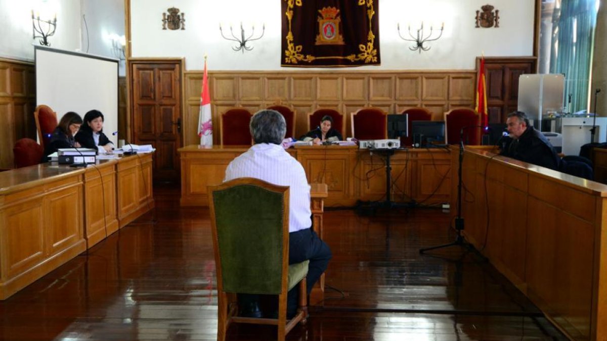 Un momento del juicio contra el responsable de contabilidad de Petrosoria que se ha celebrado en dos días.-ALVARO MARTÍNEZ