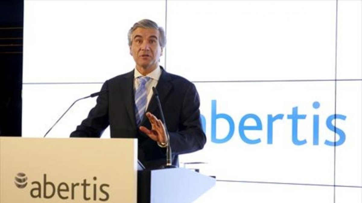 Atlantia solo está interesada en Abertis si la eventual integración es fruto de un acuerdo amistoso y con implicación de Criteria CaixaHoldings, el primer accionista de esta compañía. Así lo indicó el consejero delegado del grupo de concesiones italiano,-RICARD CUGAT