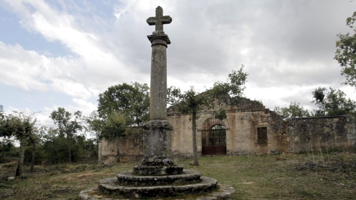 Cementerio de La Muedra, lo poco del pueblo que no anegó el embalse de Cuerda del Pozo. HDS