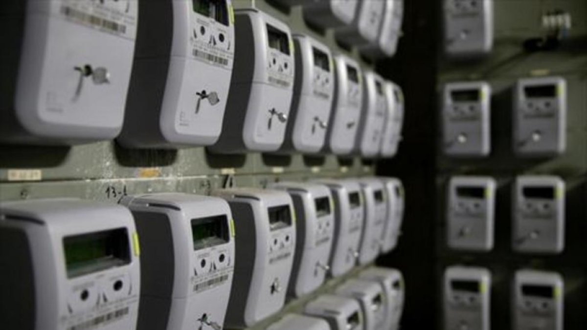 Contadores de luz electrónicos. / REUTERS / ALBERT GEA