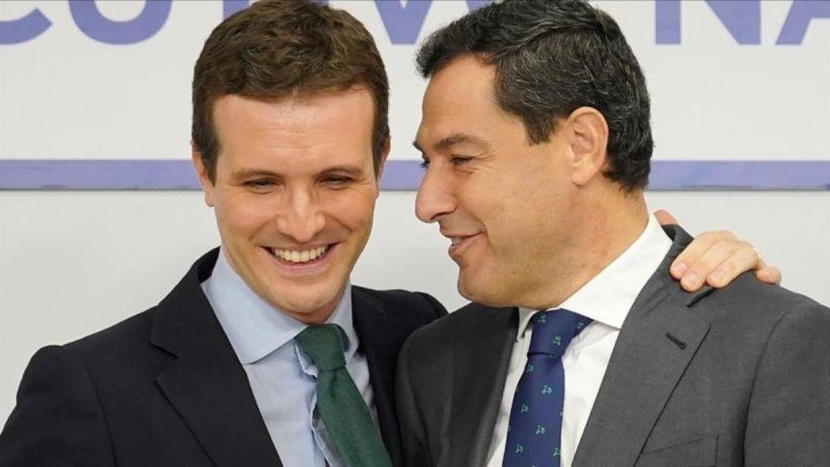 Pablo Casado y Juanma Moreno, en una reunión del comité ejecutivo nacional del PP en Madrid.-JOSÉ LUIS ROCA