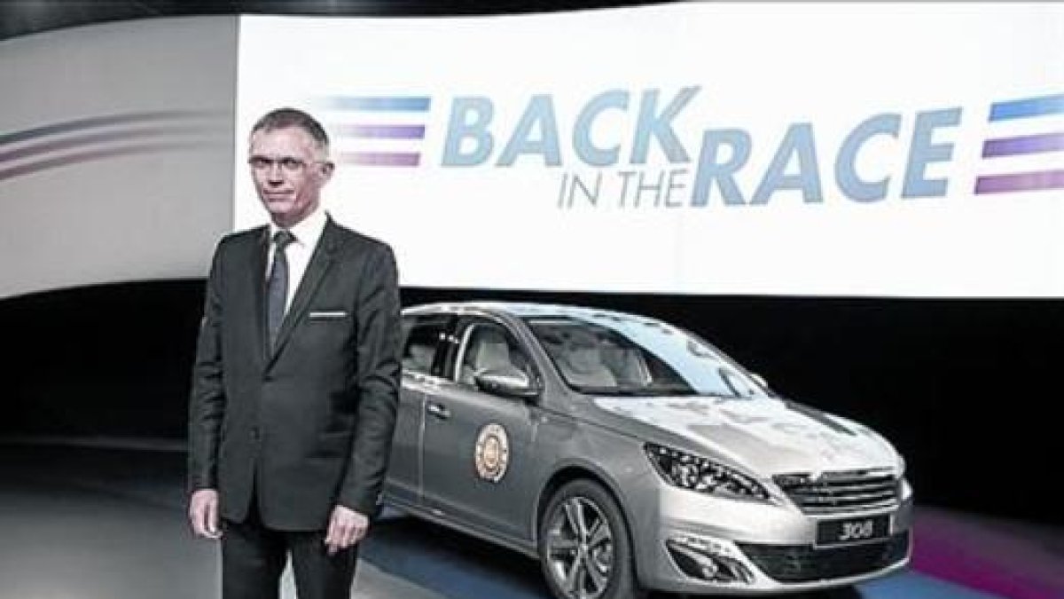El presidente del Grupo PSA, Carlos Tavares, ha transmitido al presidente del Gobierno, Mariano Rajoy, un mensaje de tranquilidad por la compra de Opel por el consorcio francés, y ha asegurado que la empresa cumplirá en su totalidad los acuerdos firmados-