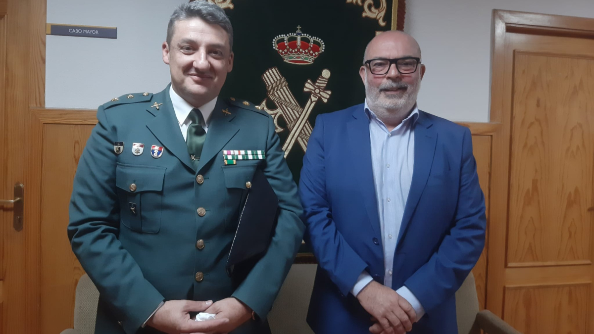 El teniente coronel Sergio Peñarroya y el subdelegado del Gobierno, Miguel Latorre.-HDS