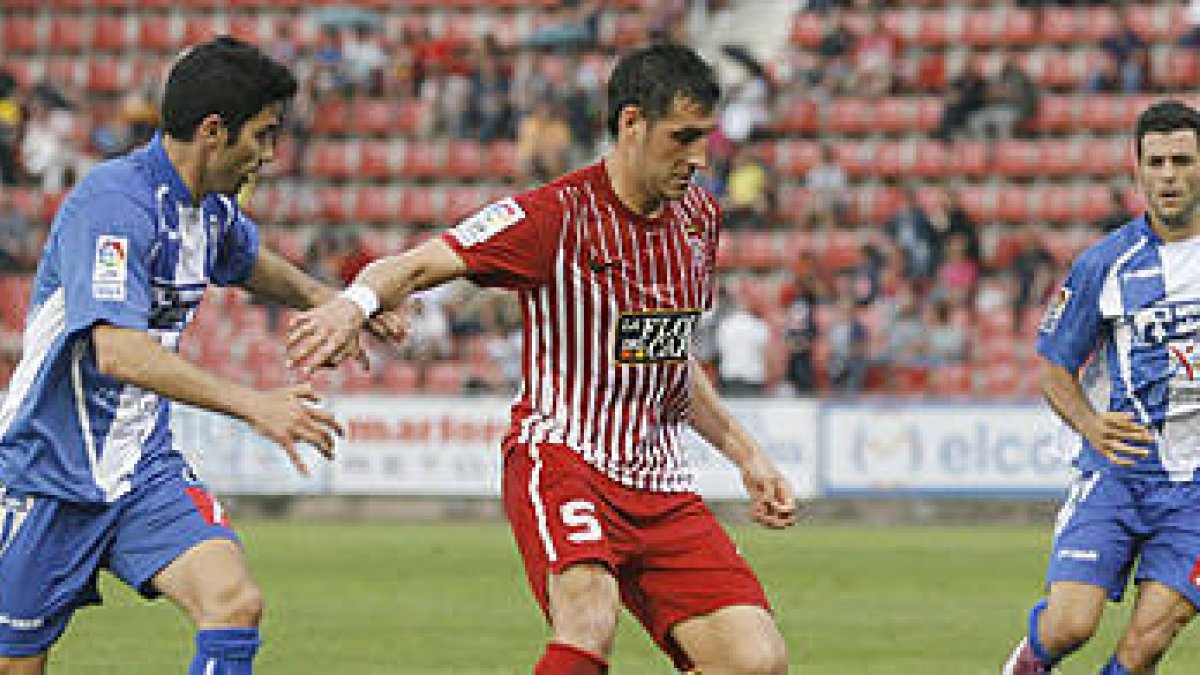 Rigo en un encuentro de la temporada pasada con el Girona. / Diari de Girona-