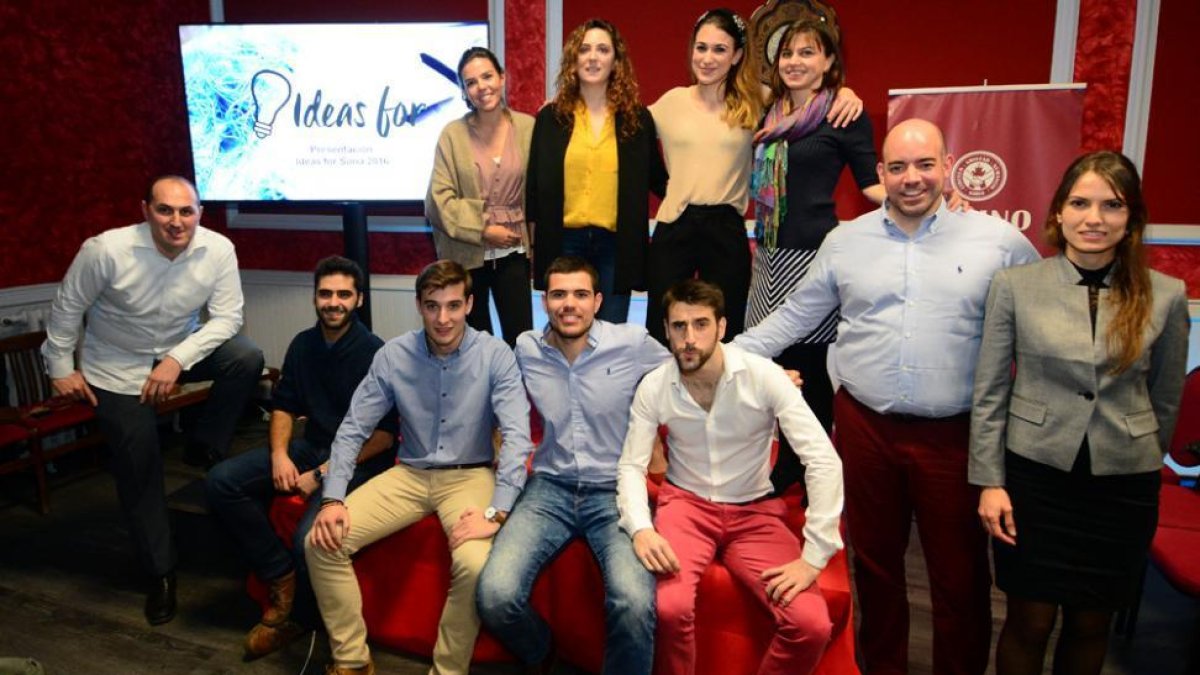Foto de familia del grupo.-Álvaro Martínez