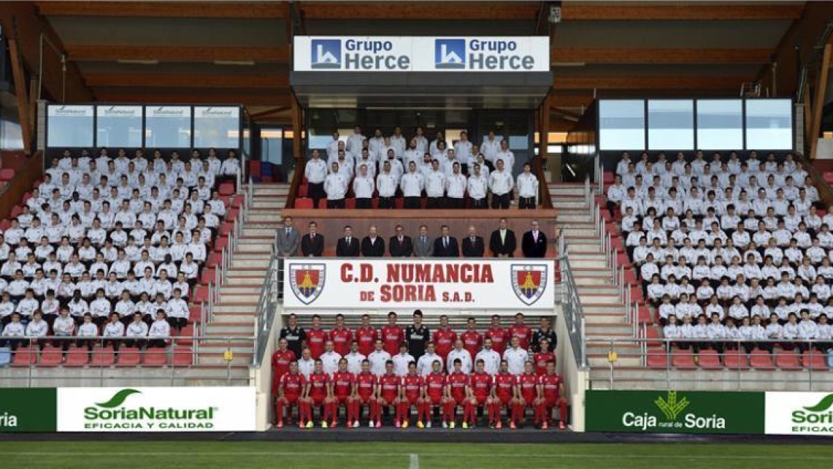 Foto de familia del C.D. Numancia.-VALENTÍN GUISANDE