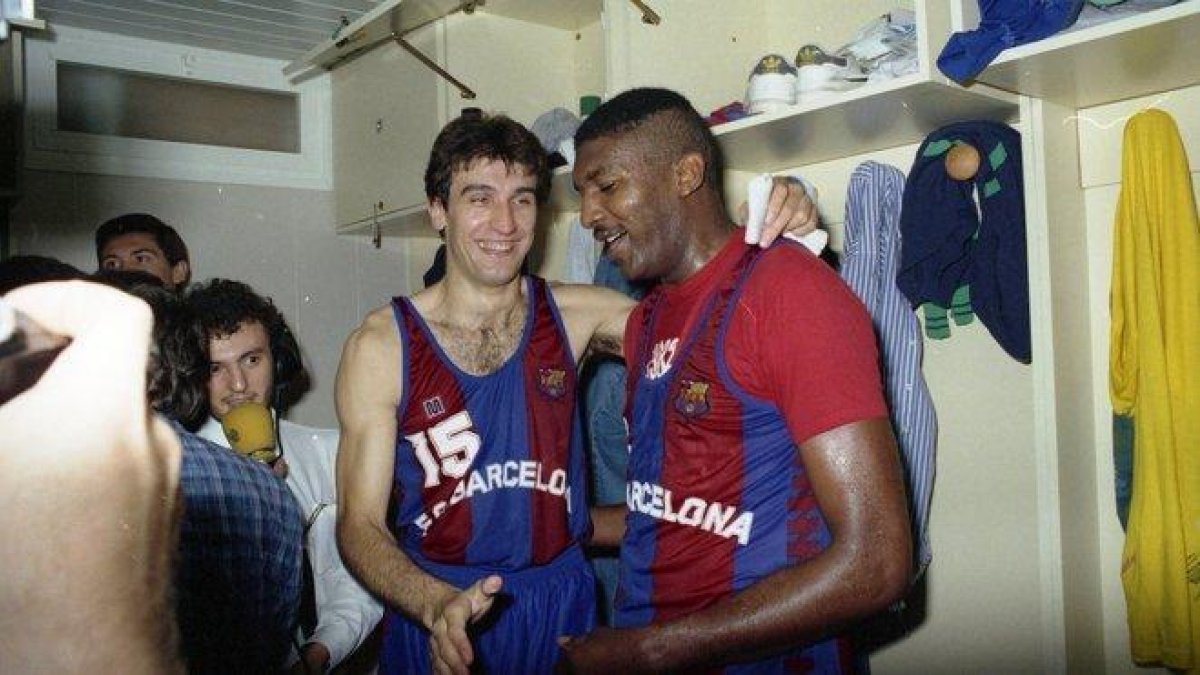 Chicho Sibilio (derecha) y Epi celebran un título conseguido por el Barça.-@FCBBASKET