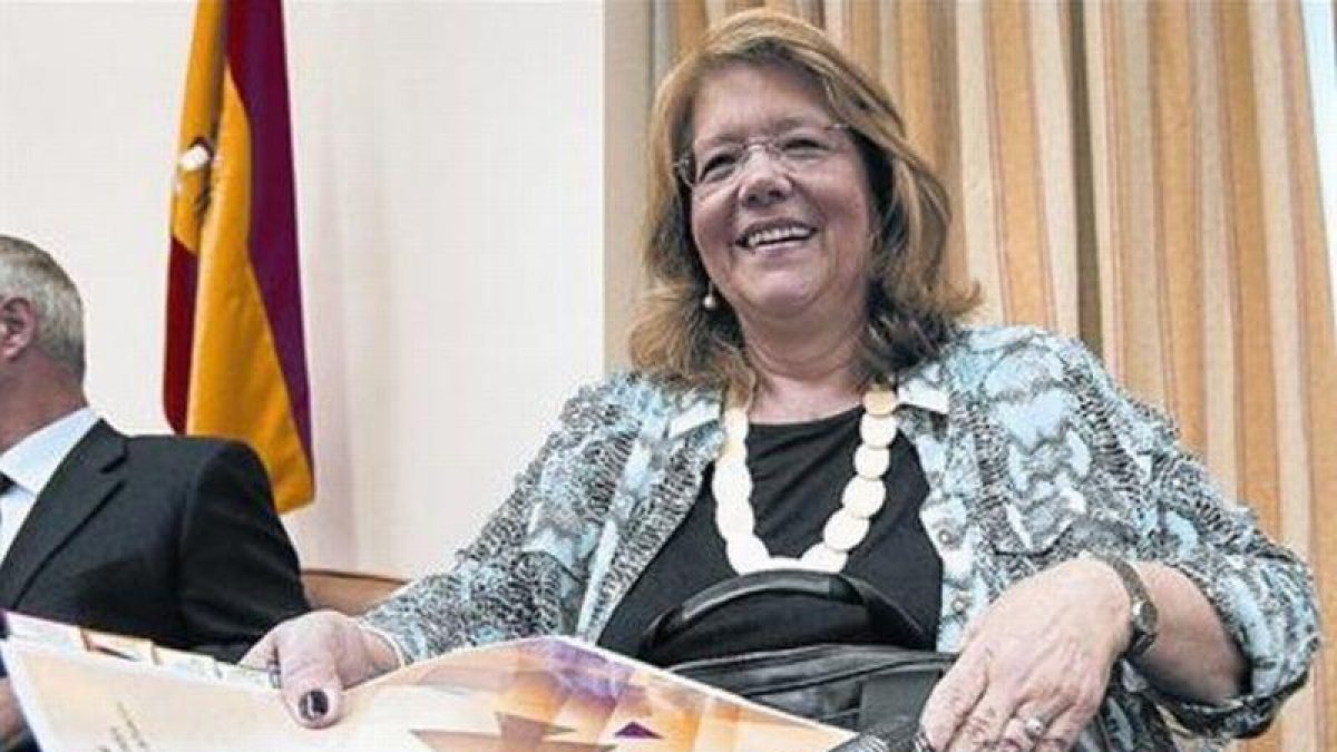 Elvira Rodriguez, presidenta de la CNMV, en la Comisión de Economía del Congreso.-EFE / KIKO HUESCA