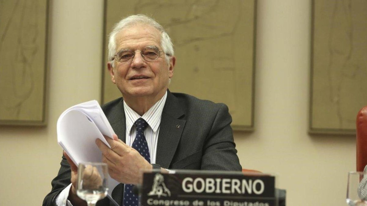 El ministro de Exteriores, Josep Borrell, compareciendo en la Comisión de Exteriores del Congreso de los Diputados-DAVID CASTRO