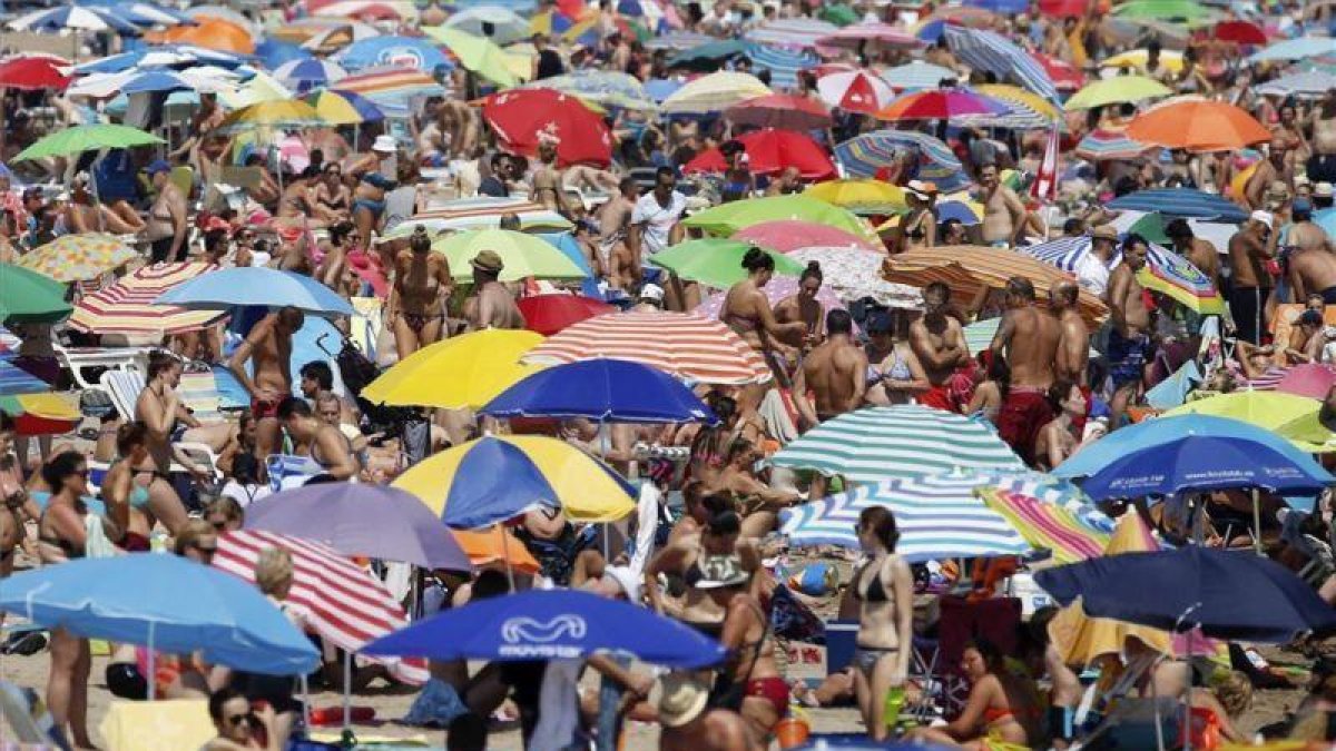 Playa de la Malvarrosa de Valencia.-EFE / KAI FOERSTERLING