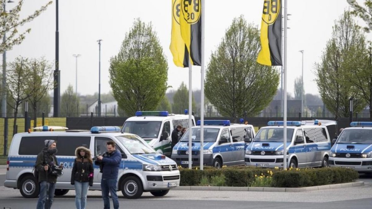 La policía monta guardai en las instalaciones del Borussia Dortmund-MARIUS BECKER