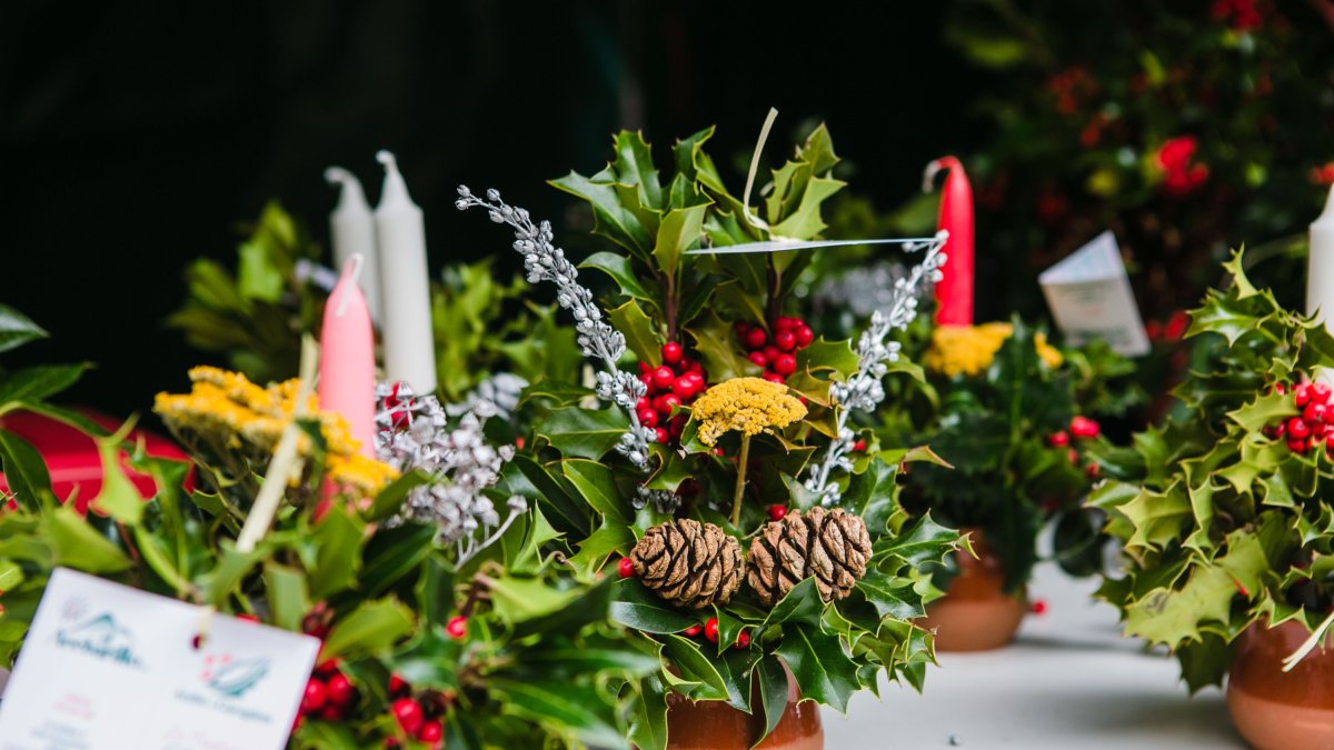 Centros florales con ramilla de Acebo de Soria.-ICAL