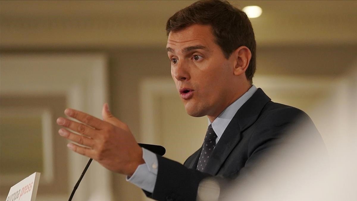 Albert Rivera, durante un desayuno informativo.-JOSÉ LUIS ROCA