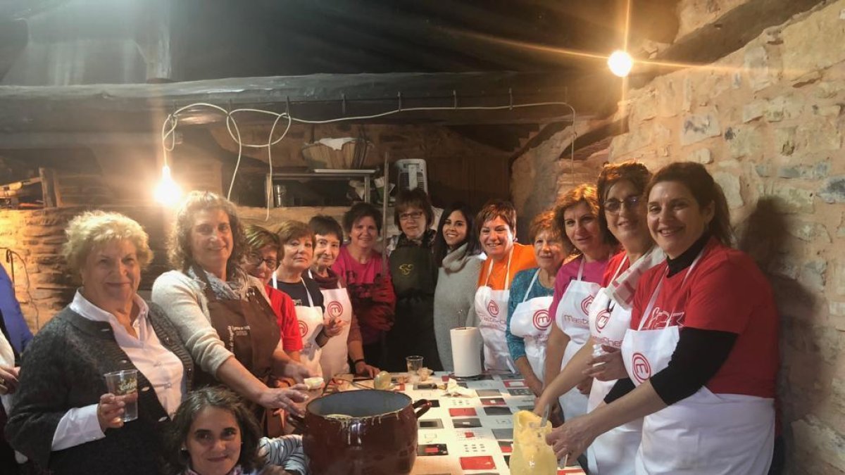 Mujeres participantes en la iniciativa posando tras el trabajo-HDS