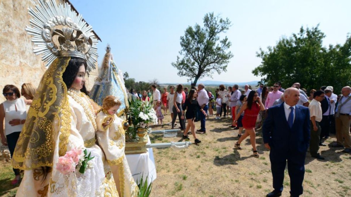 Procesión de la Virgen de Valvanera en Fuentetoba-A. M.