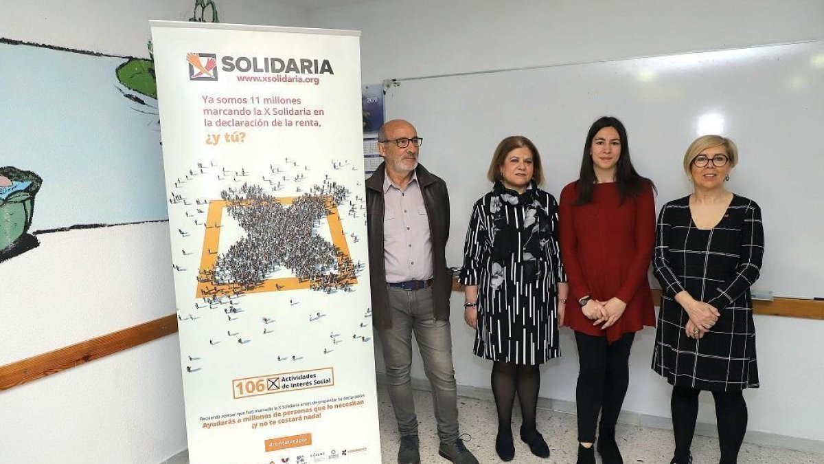 (I a D) Andrés Hernández, de la Confederación de Centros de Desarrollo Rural (Coceder); María Ángeles Muñoz, de la Asociación Española Contra el Cáncer (AECC); la presidenta de la Plataforma de la Infancia de Castilla y León, Silvia de la Varga y María J-- ICAL