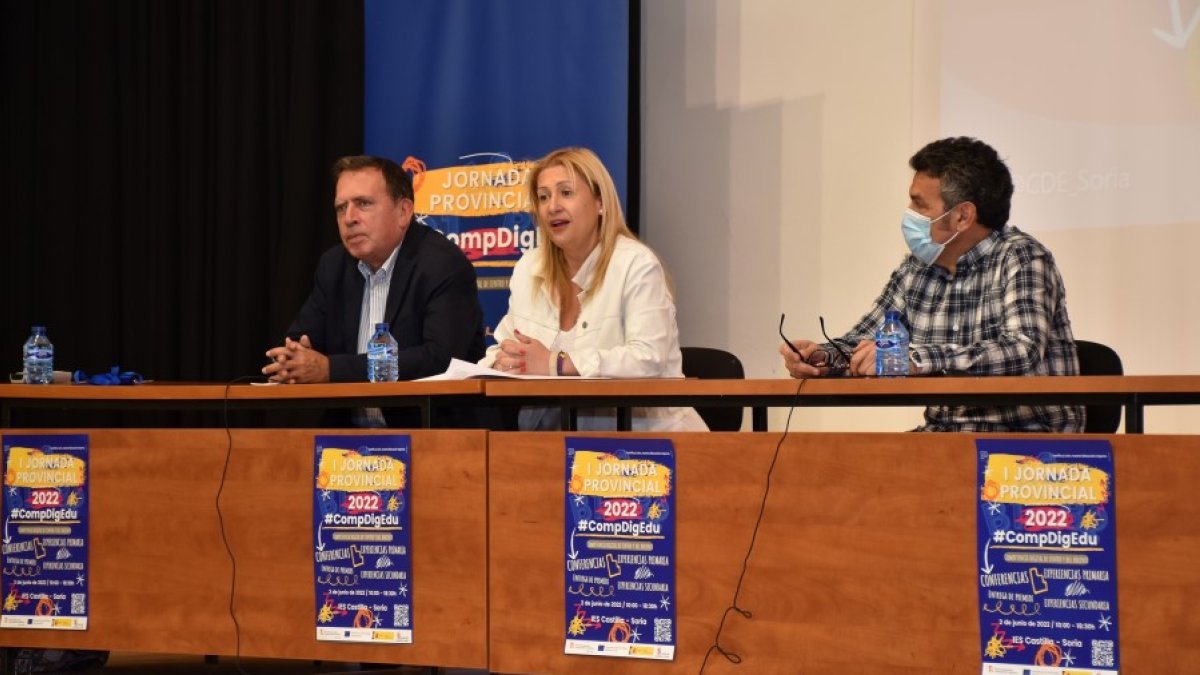Javier Barrio, Yolanda de Gregorio y Luis Ángel García en la apertura de la jornada. HDS