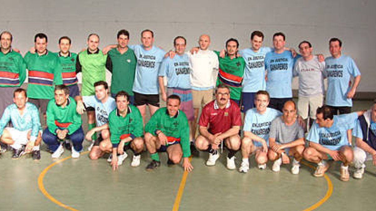 Algunos de los abogados sorianos que acuden al Mundial durante un torneo en la capital. -