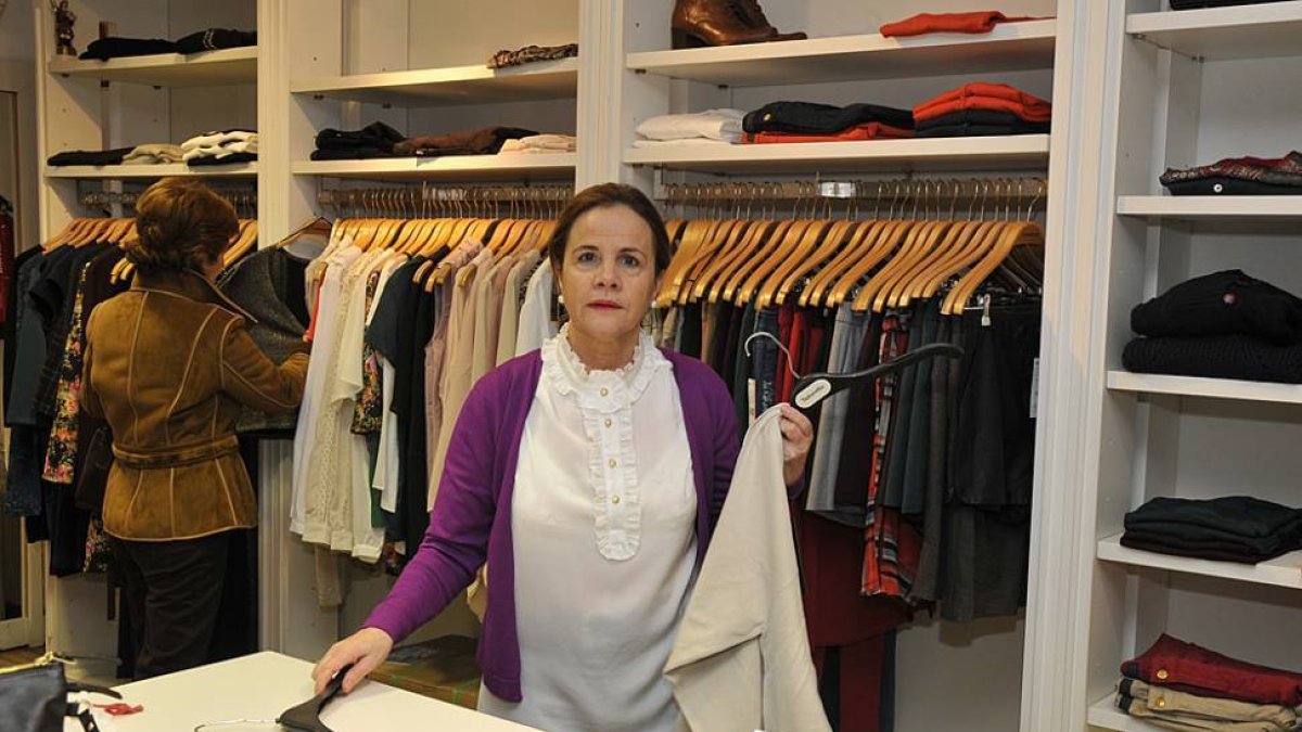 Montse Gutiérrez Sanz, en Lanidor, el establecimiento que regenta en la calle Puertas de Pro.-VALENTÍN GUISANDE
