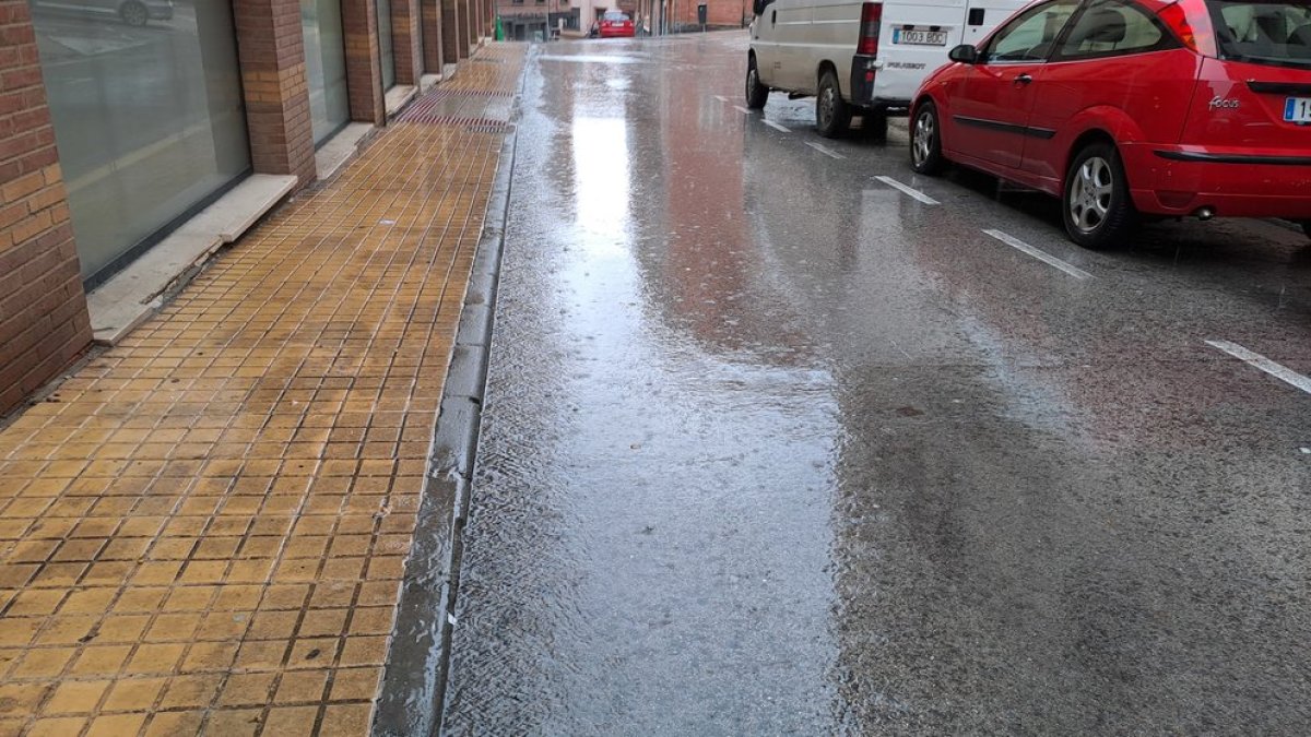 Lluvia continua durante toda la mañana de este lunes 19 en Soria.