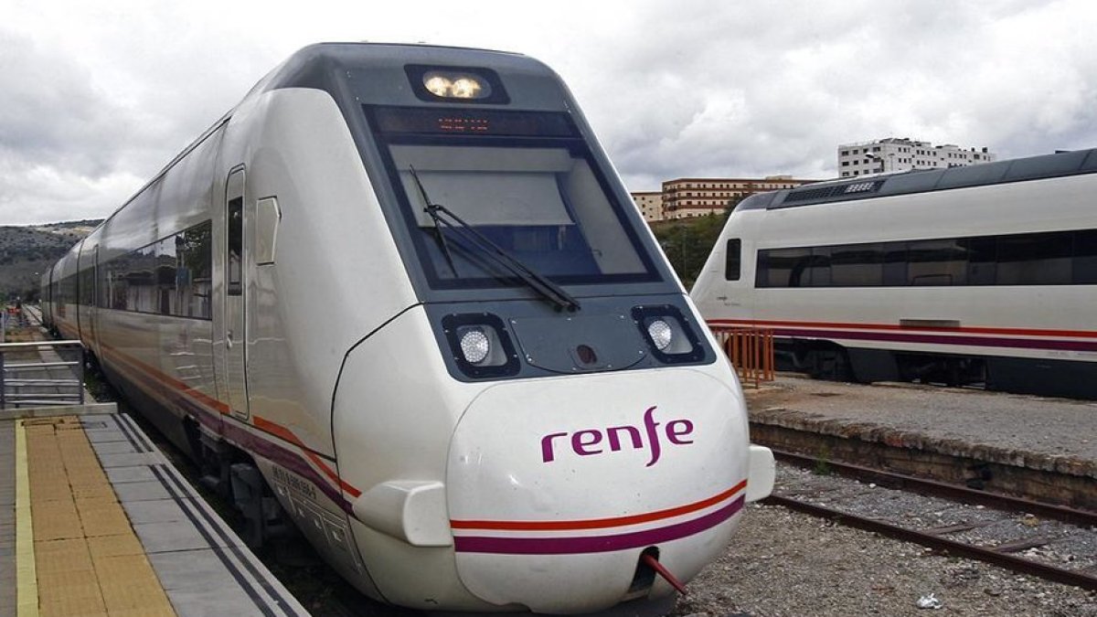 Dos trenes en la estación del Cañuelo.