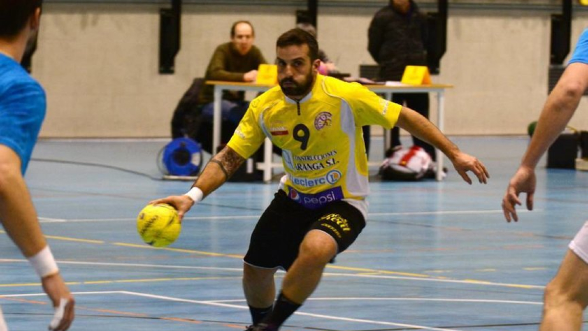 La Federación de Castilla y León reconoce la trayectoria de Litos en el mundo del balonmano.