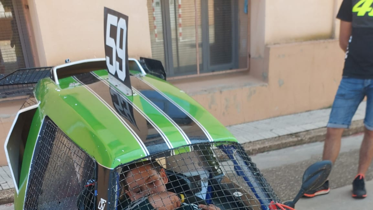 El club de automovilismo BNNOracing acerca su actividad a los alumnos del colegio de Berlanga.