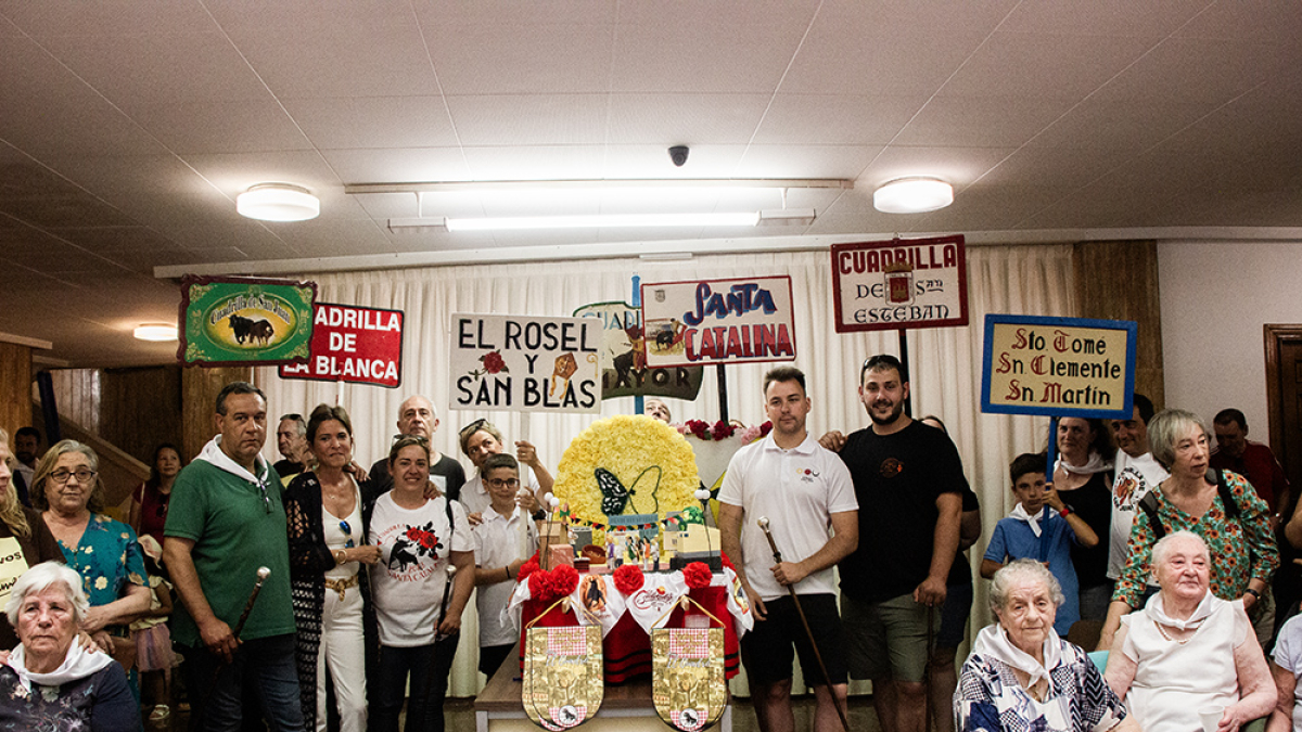 Las cuadrillas se sumaron al acto de la asociación.