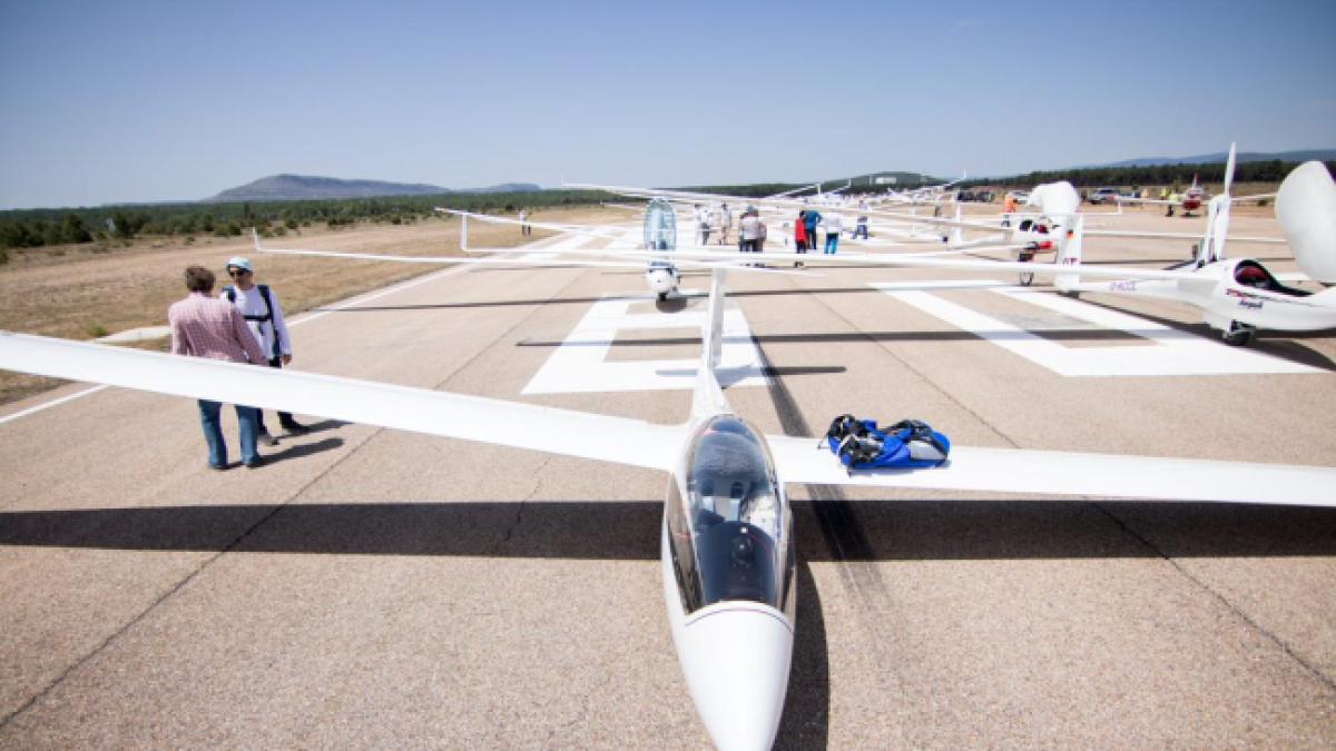 Aeronaves en Garray durante un campeonato de vuelo.