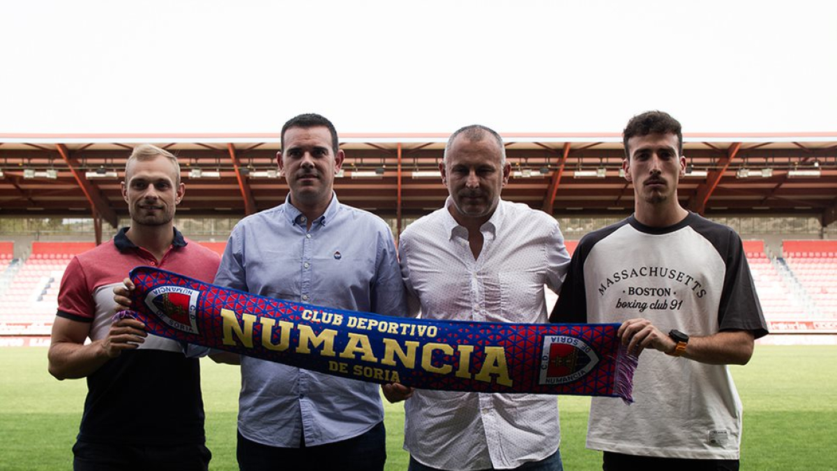 El cuerpo técnico del Numancia capitaneado por Javi Moreno como principal responsable.