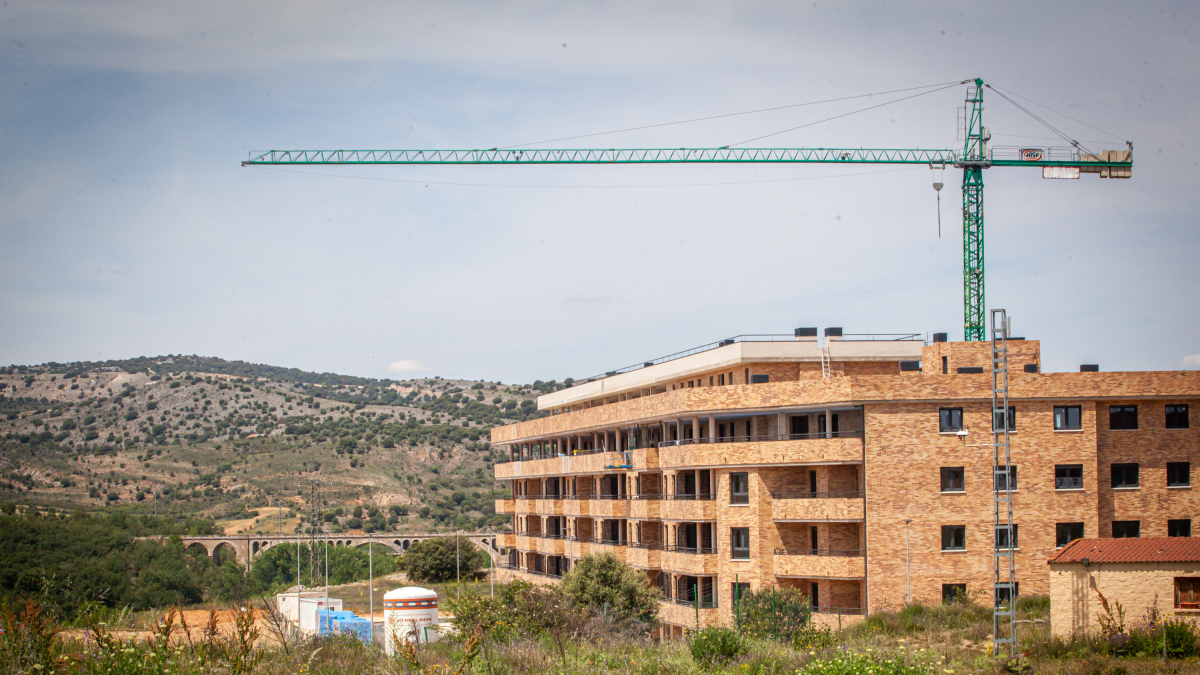 El edificio de Pajaritos II construido con la planta sin amparo de la licencia. MARIO TEJEDOR